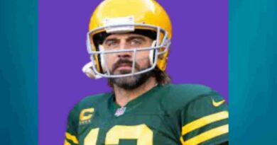 Aaron-Rodgers-A-Look-at-the-NFL-Amazing-Top-Star's-Career-and-Legacy